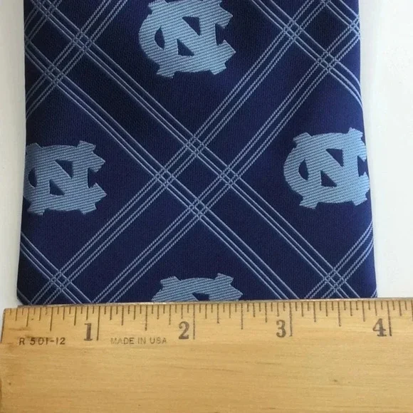 NWT North Carolina Tar Heels Collegiate Tie - Picture 4 of 8